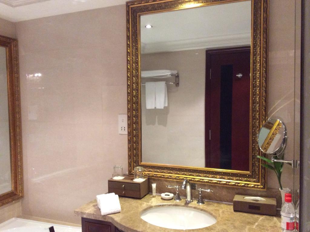 New Paris Hotel Харбин Номер фото
