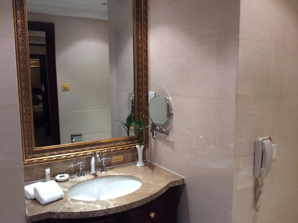New Paris Hotel Харбин Номер фото