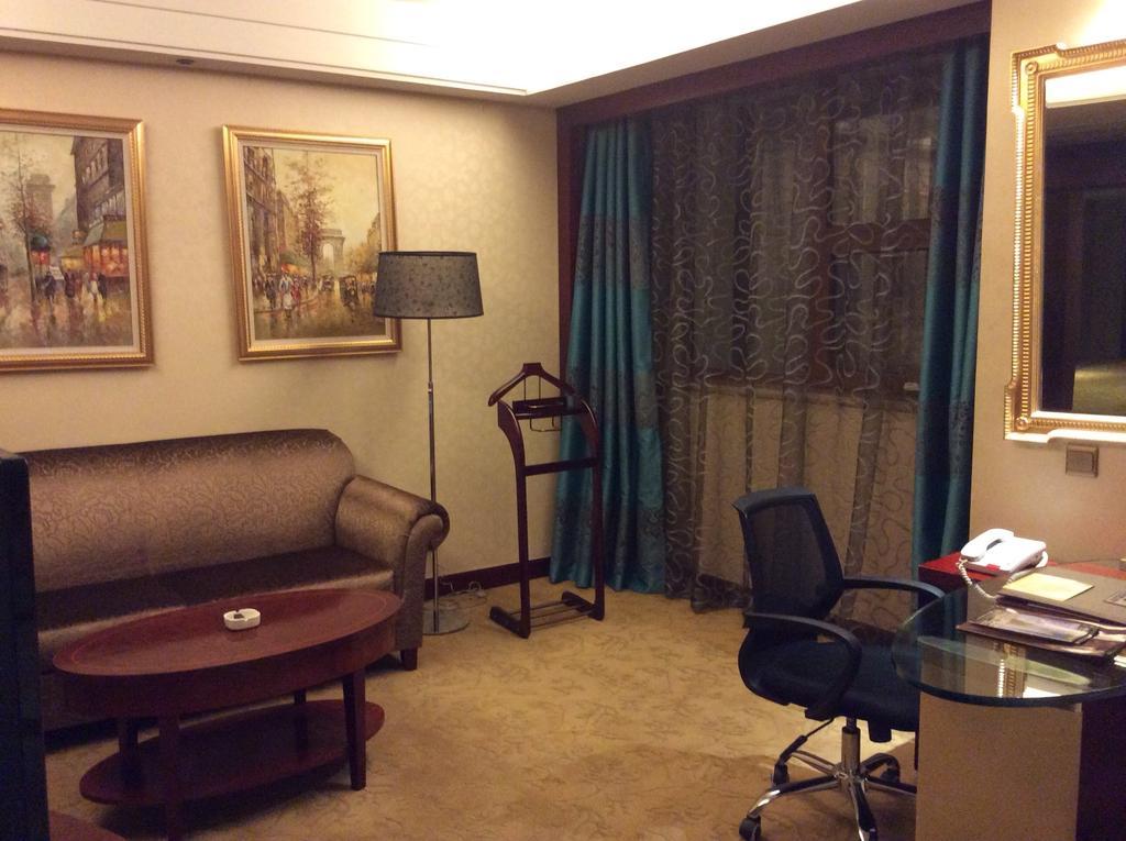 New Paris Hotel Харбин Экстерьер фото