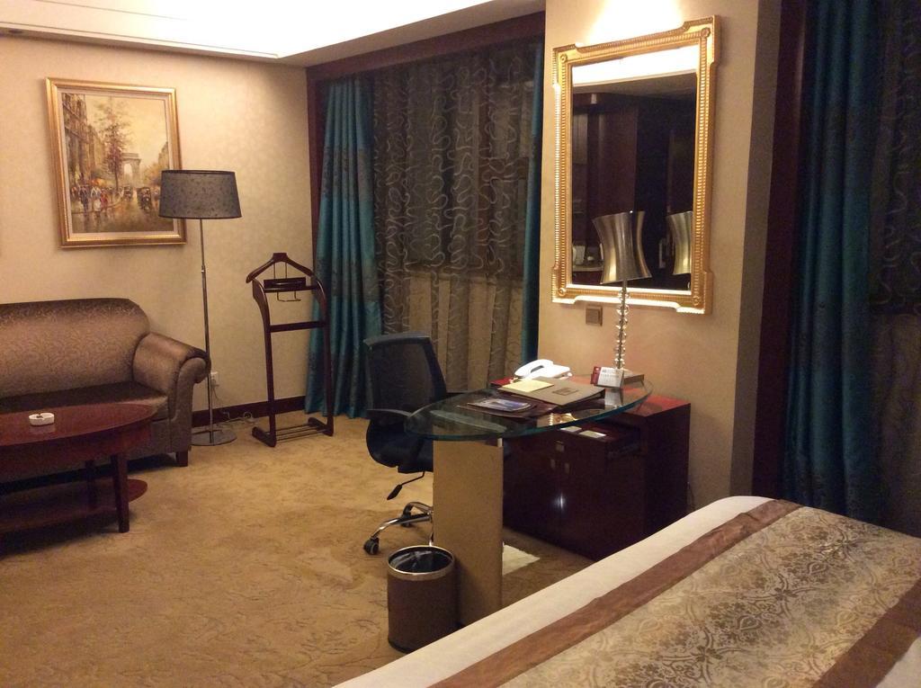 New Paris Hotel Харбин Номер фото
