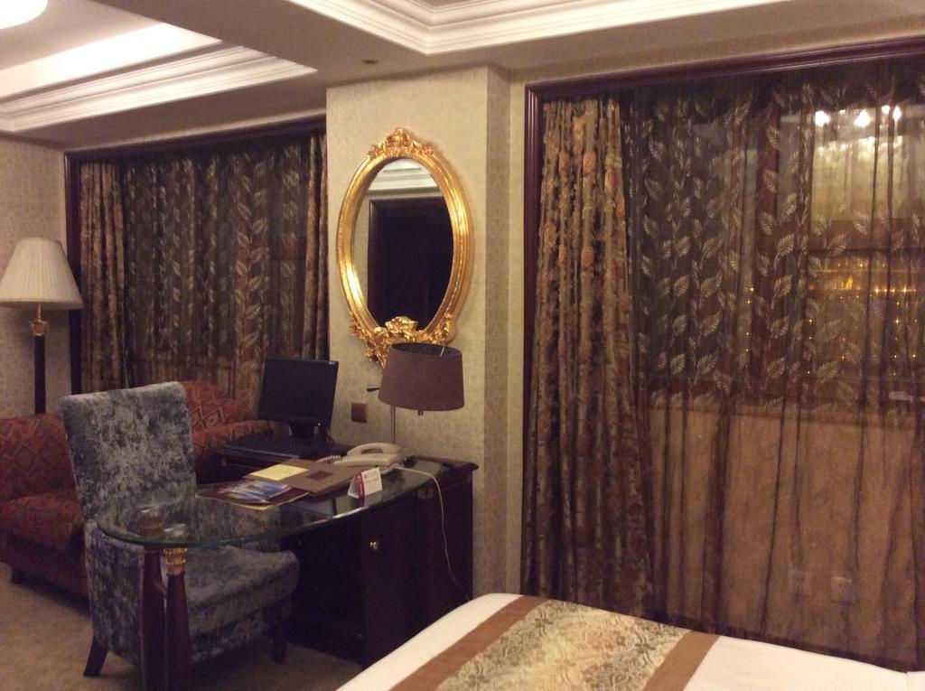 New Paris Hotel Харбин Экстерьер фото